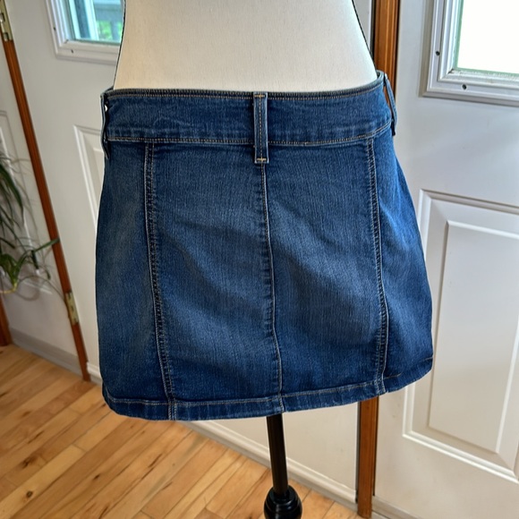 Guess Jean Mini Skirt - Picture 2 of 8